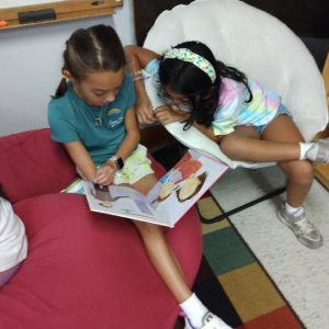 4th grade and 1st grade students reading together