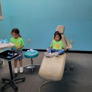 Kindergarteners at INK Field Trip learning about being a dentist